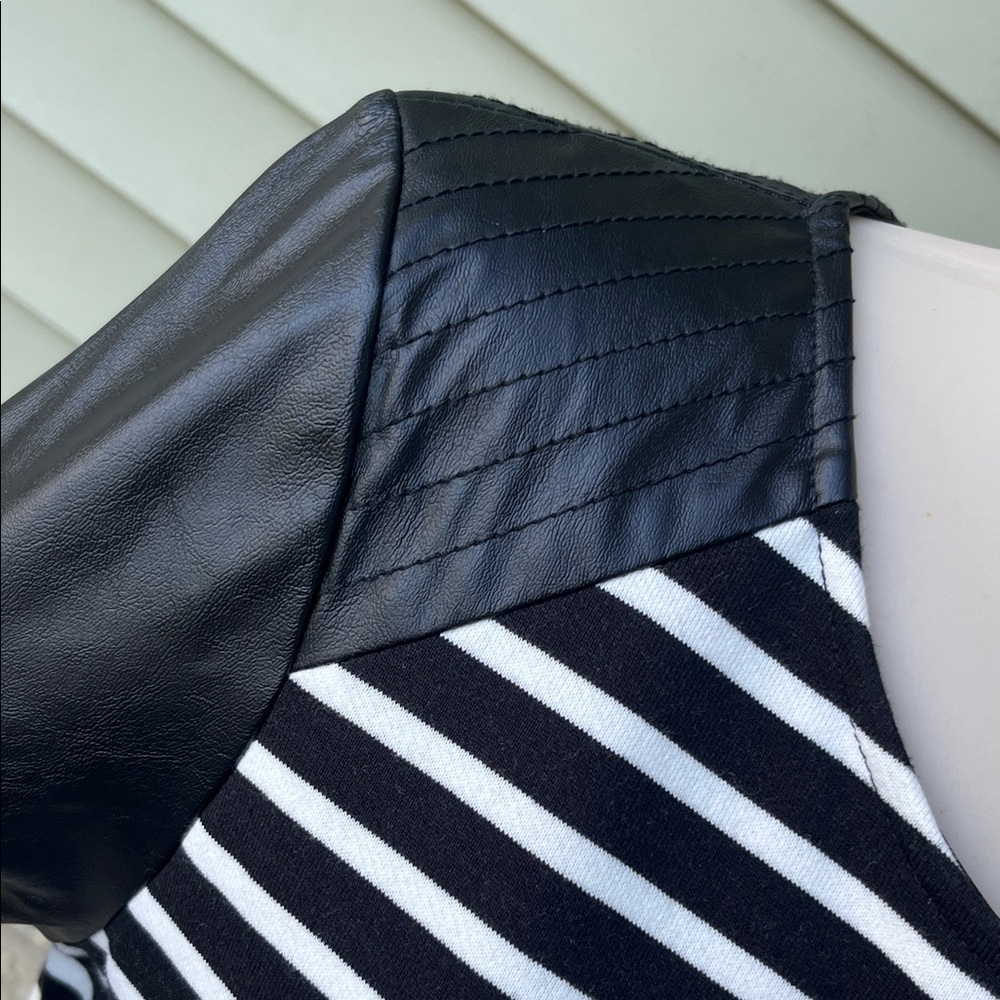 New Sanctuary Black and White Striped long blouse - Picture 5 of 16